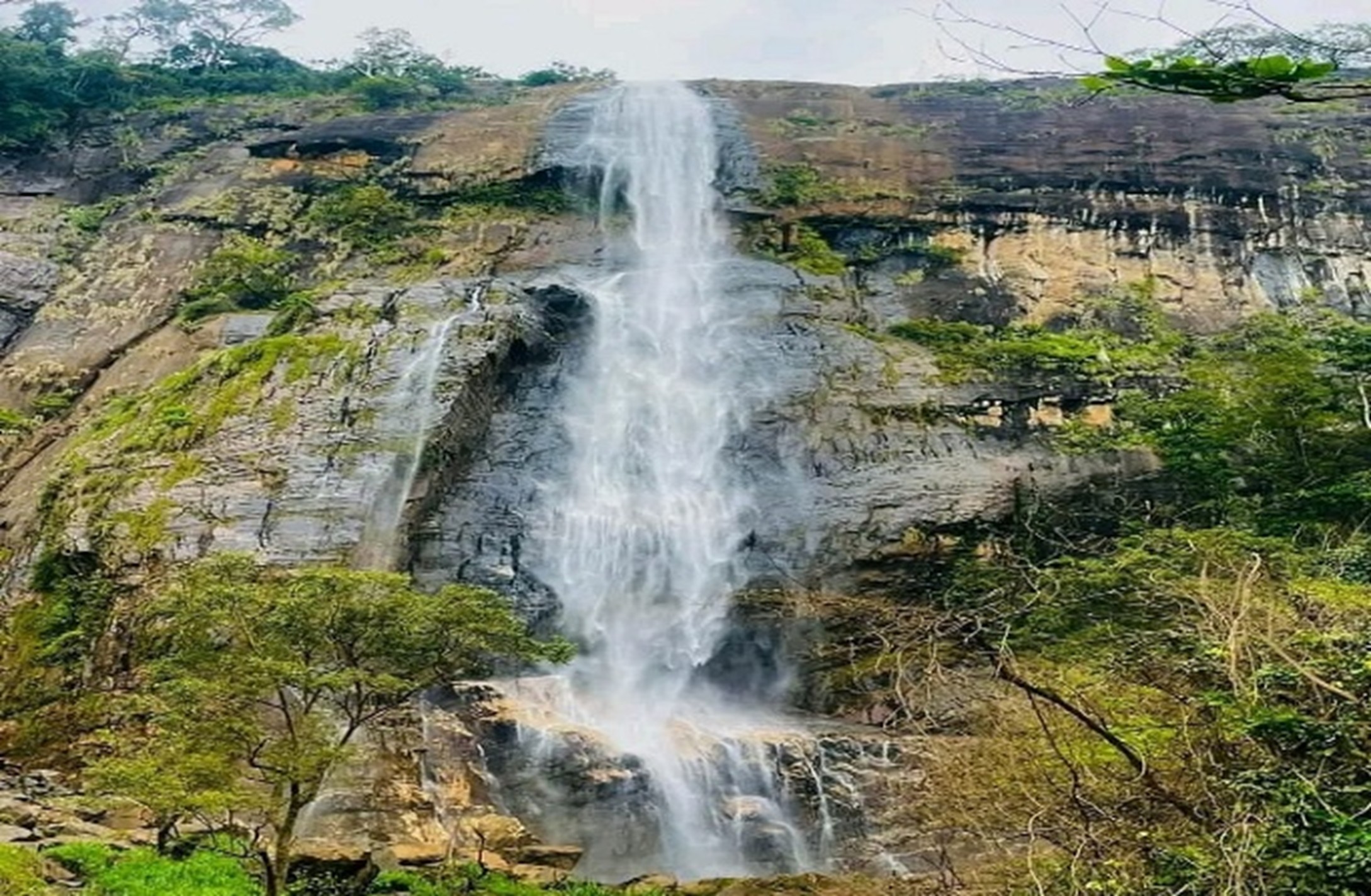 Diyaluma Falls