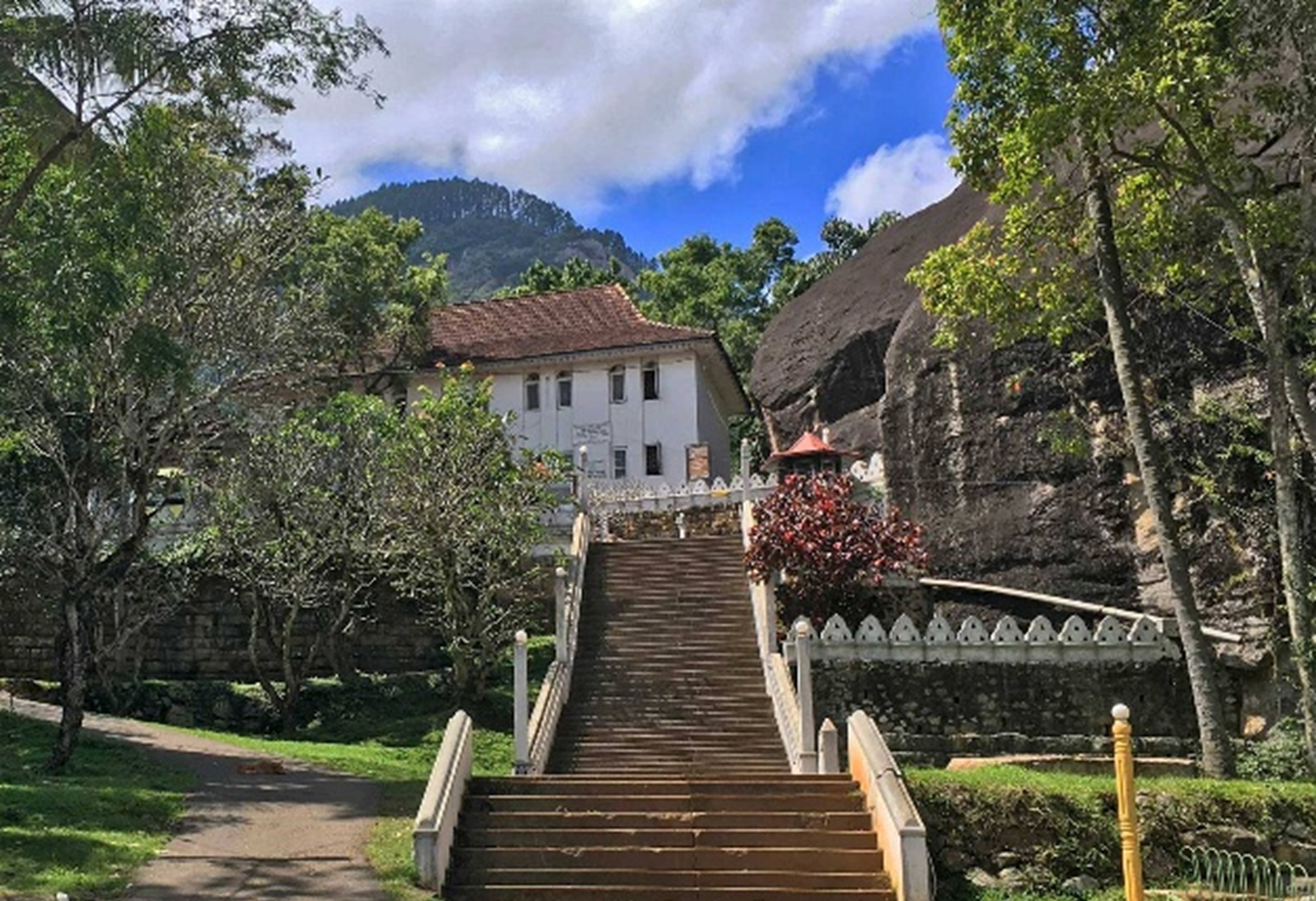 Aluvihare Rock Temple massage
