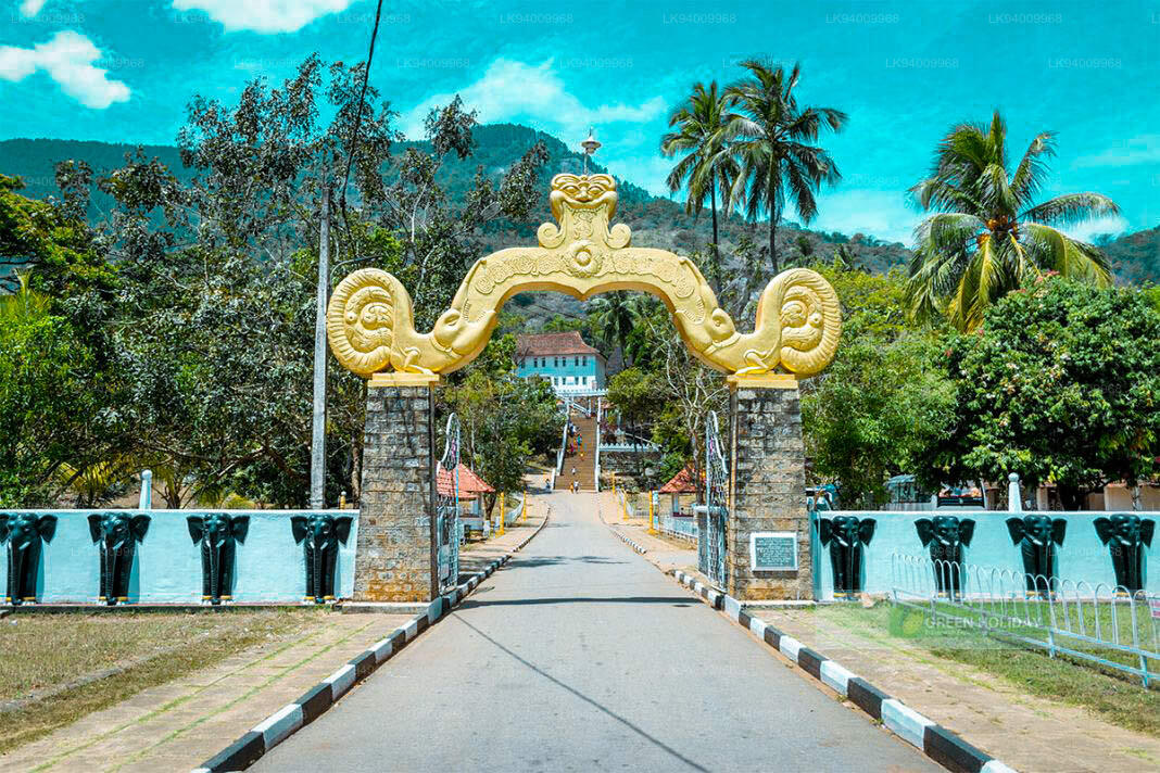 Aluvihara Rock Cave Temple
