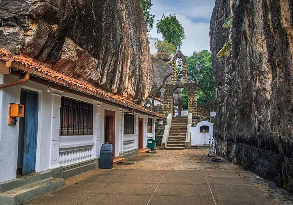Aluvihara Rock Cave Temple