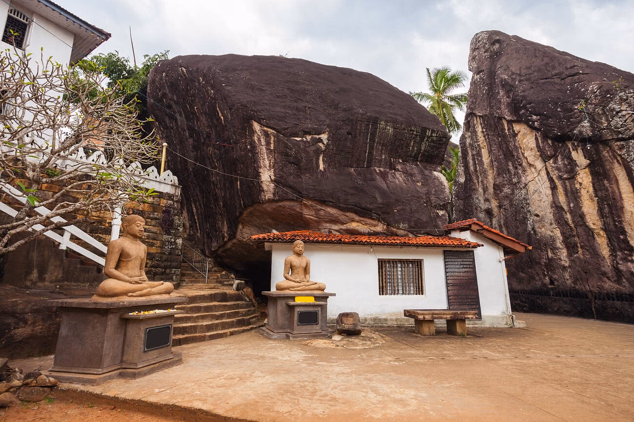 Aluvihare Rock Temple