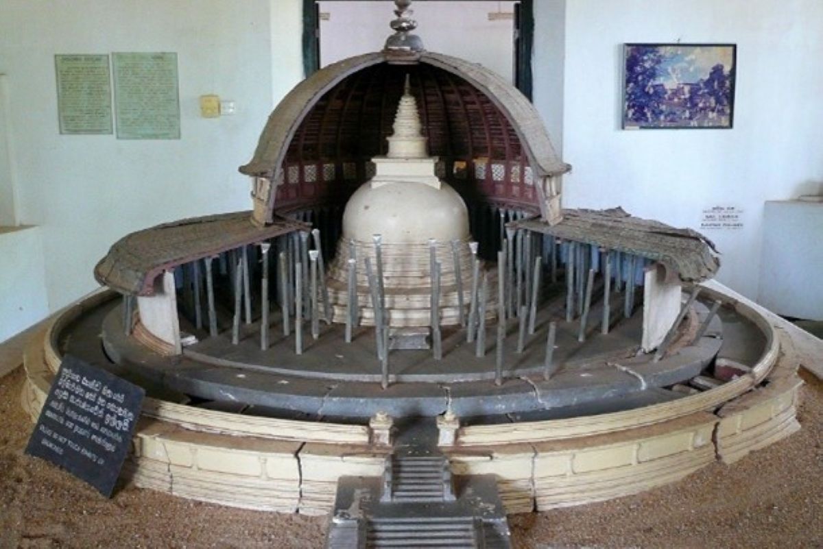 Vavuniya Archaeological Museum inside