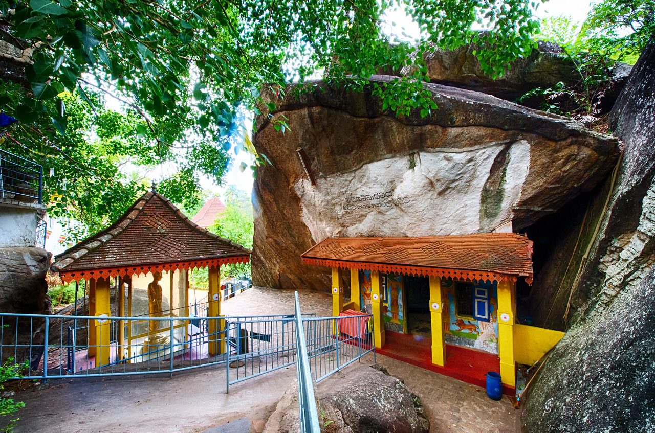 Aluvihare Rock Temple