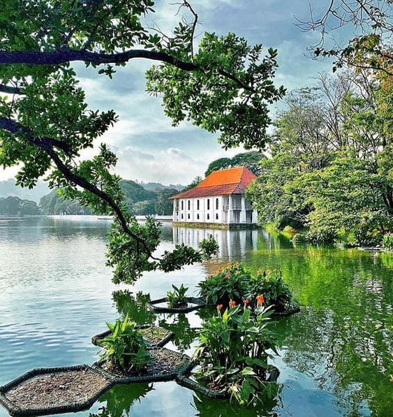 Kandy Lake