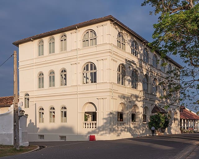 Colonial Building