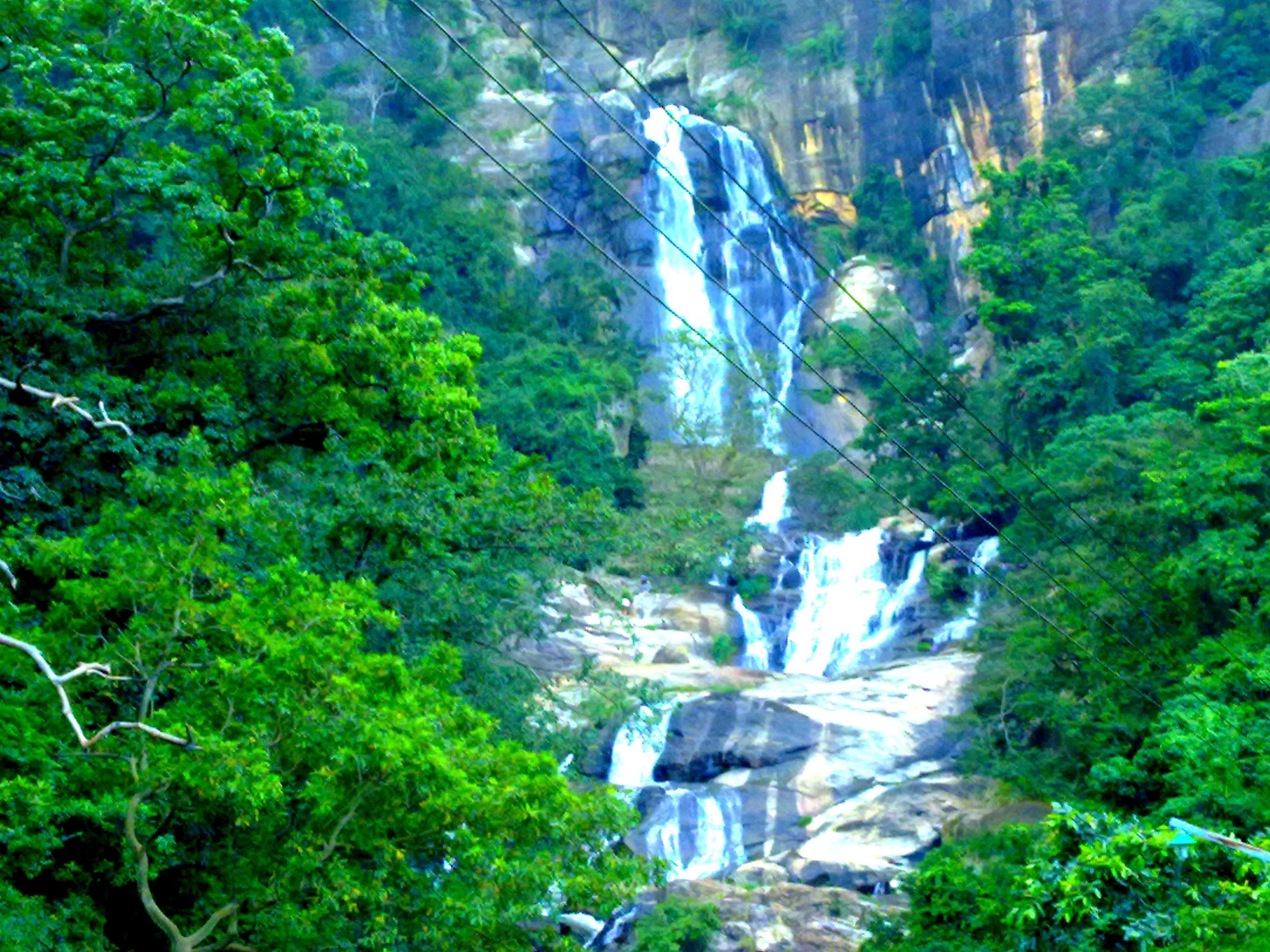 Rawana Waterfall 
